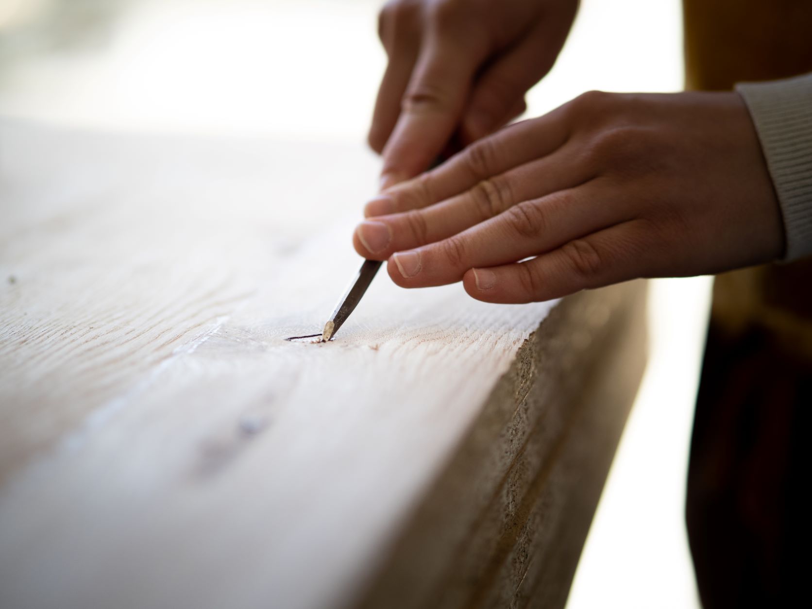 Arbeit mit Holz im Arbeitstrainingszentrum