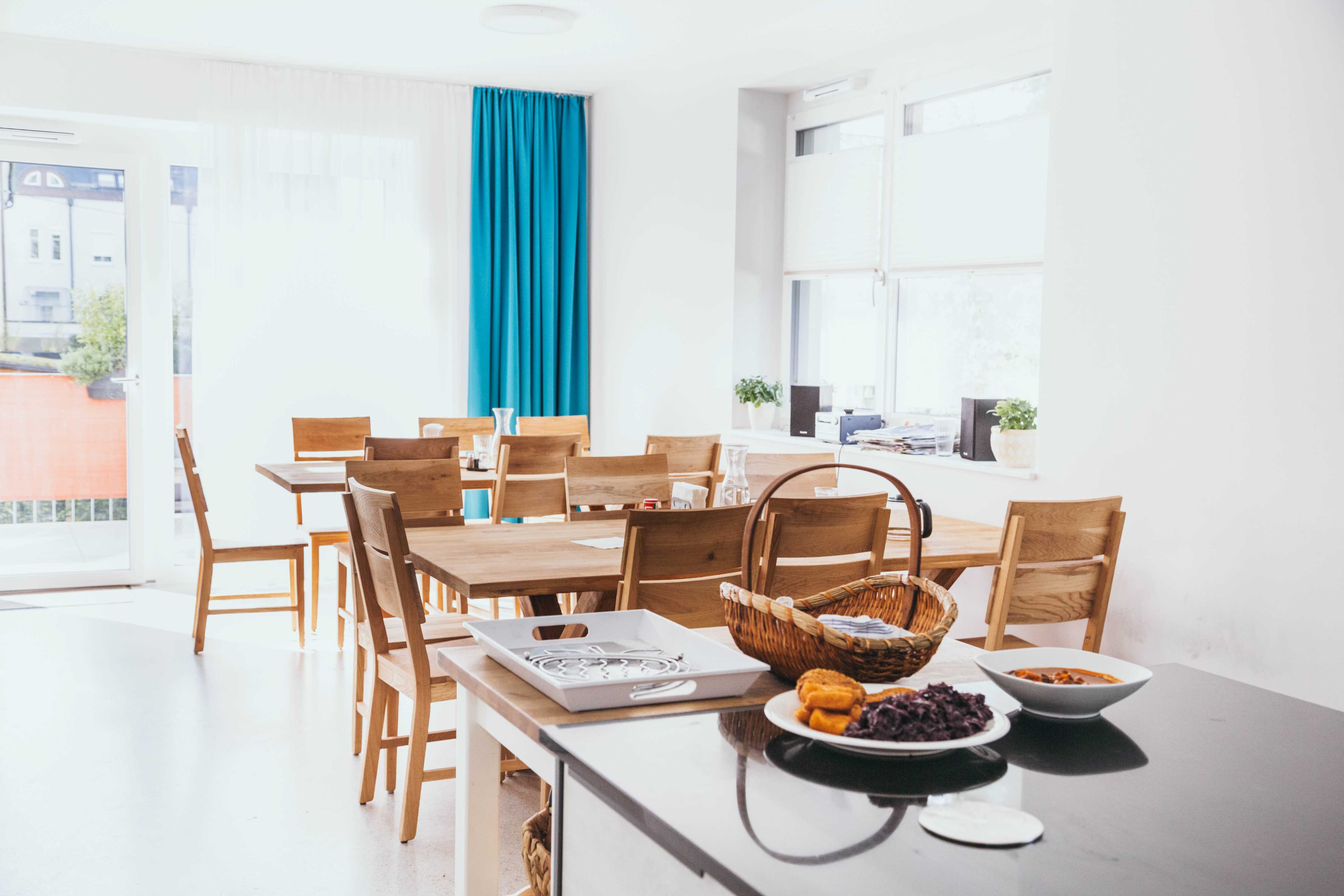 Aktive Großfamilie - Küchentisch Küchentisch in der Wohneinrichtung der Aktiven Großfamilie